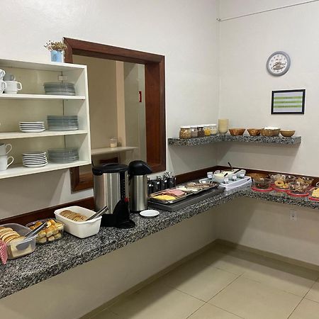 Hotel Tres Passos - Prox Ao Aeroporto E Rodoviaria 阿雷格里港 外观 照片